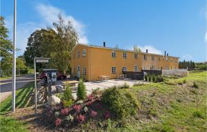 2 Bedroom Lovely Apartment In Gørlev