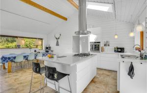 Three-Bedroom Holiday Home In Farevejle