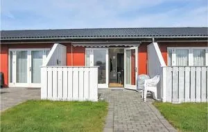2 Bedroom Cozy Apartment In Aakirkeby - Åkirkeby