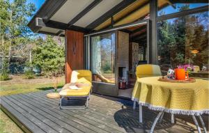 2 Bedroom Stunning Home In Højby