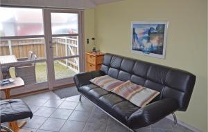 Beautiful Home In Mesinge With Wifi