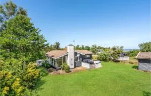 Stunning Home In Hadsund With Kitchen - Helberskov