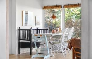 4 Bedroom Stunning Home In Fårevejle