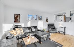 Awesome Home In Holbæk With Kitchen
