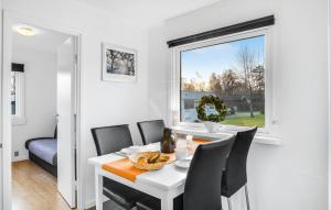 Awesome Home In Holbæk With Kitchen