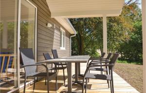 Three-Bedroom Holiday Home In Tikob