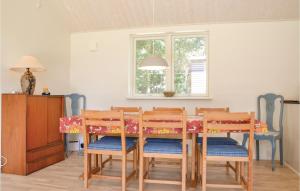 Three-Bedroom Holiday Home In Tikob