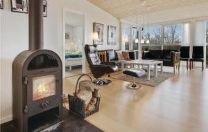 Awesome Home In Vinderup With Wifi