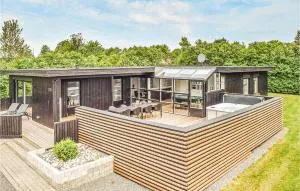 Four-Bedroom Holiday Home In Juelsminde - Glud