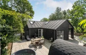 Cozy Home In Hadsund With Sauna - Haslevgårde