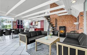 6 Bedroom Stunning Home In Rømø