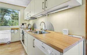 Amazing Home In Væggerløse With Wifi