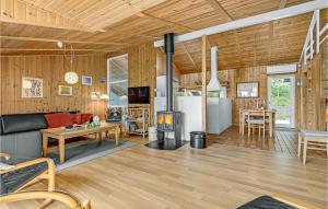 Beautiful Home In Glesborg With Sauna