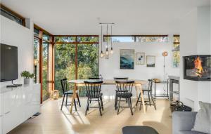 Gorgeous Home In Grenaa With Kitchen - 4hvězdičkové hotely ve městě Grena