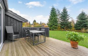 Three-Bedroom Holiday Home In Vaggerlose