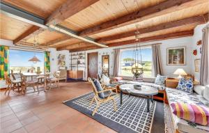 2 Bedroom Lovely Home In Hvide Sande