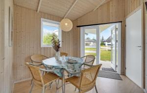 Stunning Home In Humble With Wifi