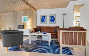 Three-Bedroom Holiday Home Væggerløse With A Fireplace 08
