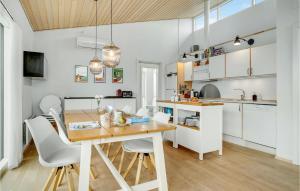 4 Bedroom Nice Home In Bogense