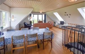 Three-Bedroom Holiday Home In Vinderup