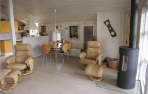 Three-Bedroom Holiday Home In Humble