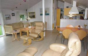 Three-Bedroom Holiday Home In Humble