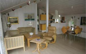 Three-Bedroom Holiday Home In Humble