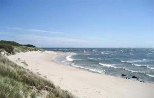 2 Bedroom Stunning Home In Aakirkeby