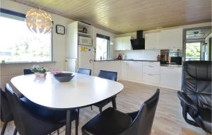 Three-Bedroom Holiday Home In Hjerm