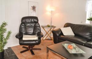 Three-Bedroom Holiday Home In Give