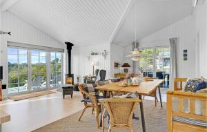 Stunning Home In Ebeltoft With Wifi
