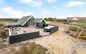 Three-Bedroom Holiday Home In Hvide Sande - Nymindegab