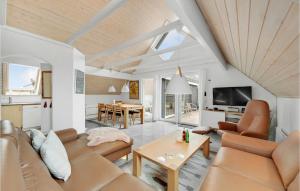 Three-Bedroom Holiday Home In Hvide Sande