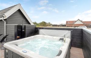 Three-Bedroom Holiday Home In Hvide Sande