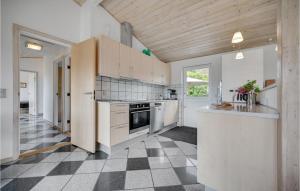 Holiday Home Havbakken Knebel V