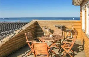 2 Bedroom Amazing Apartment In Allinge - Sandkås