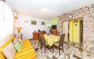 Amazing Apartment In Seget Vranjica With Wifi