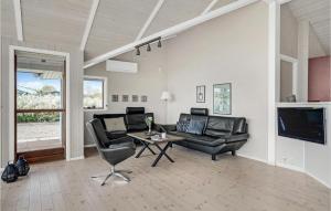 3 Bedroom Stunning Home In Ejstrupholm