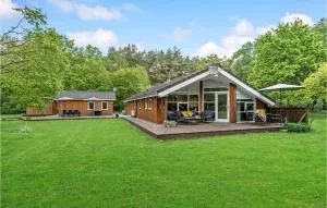 4 Bedroom Cozy Home In Hadsund - Odde