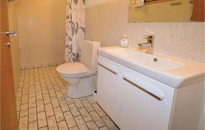 Cozy Home In Væggerløse With Kitchen