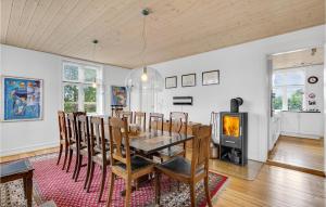 Six-Bedroom Holiday Home In Bagenkop