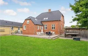 Six-Bedroom Holiday Home In Bagenkop - Magleby