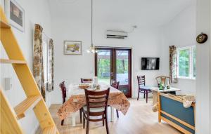 2 Bedroom Beautiful Home In Nykøbing Sj