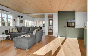 Amazing Home In Juelsminde With Wifi