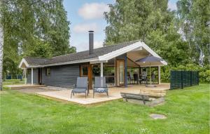 3 Bedroom Lovely Home In Væggerløse