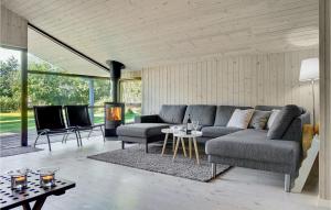 3 Bedroom Lovely Home In Væggerløse