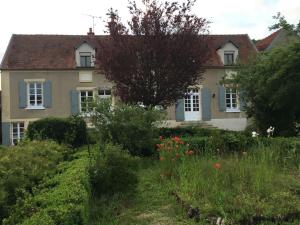 Maisons de vacances La Maison de Jules et Adele : Maison 4 Chambres