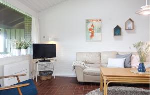 2 Bedroom Lovely Apartment In Allinge