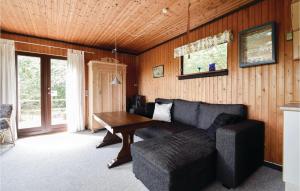 Three-Bedroom Holiday Home In Ejstrupholm