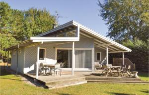 Four-Bedroom Holiday Home In Sjallands Odde